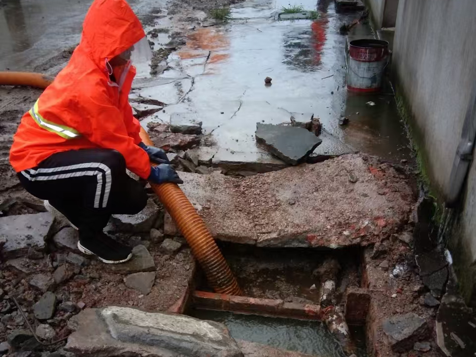 青浦专业清理污水池 炜誉市政以规范流程守护城市 “肠道”